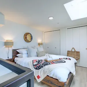  Apartment West Coast Loft With Rooftop Patio + Harbour View Canada