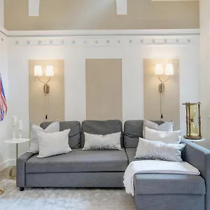  Apartment Victoria's Parliamentary With Private Rooftop Patio & Harbour View Canada