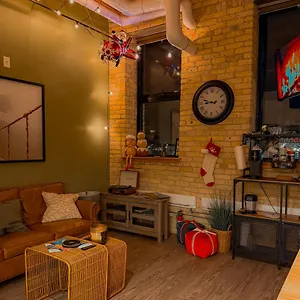  Apartment Heart Of The City: Cozy 2-bed Loft Canada